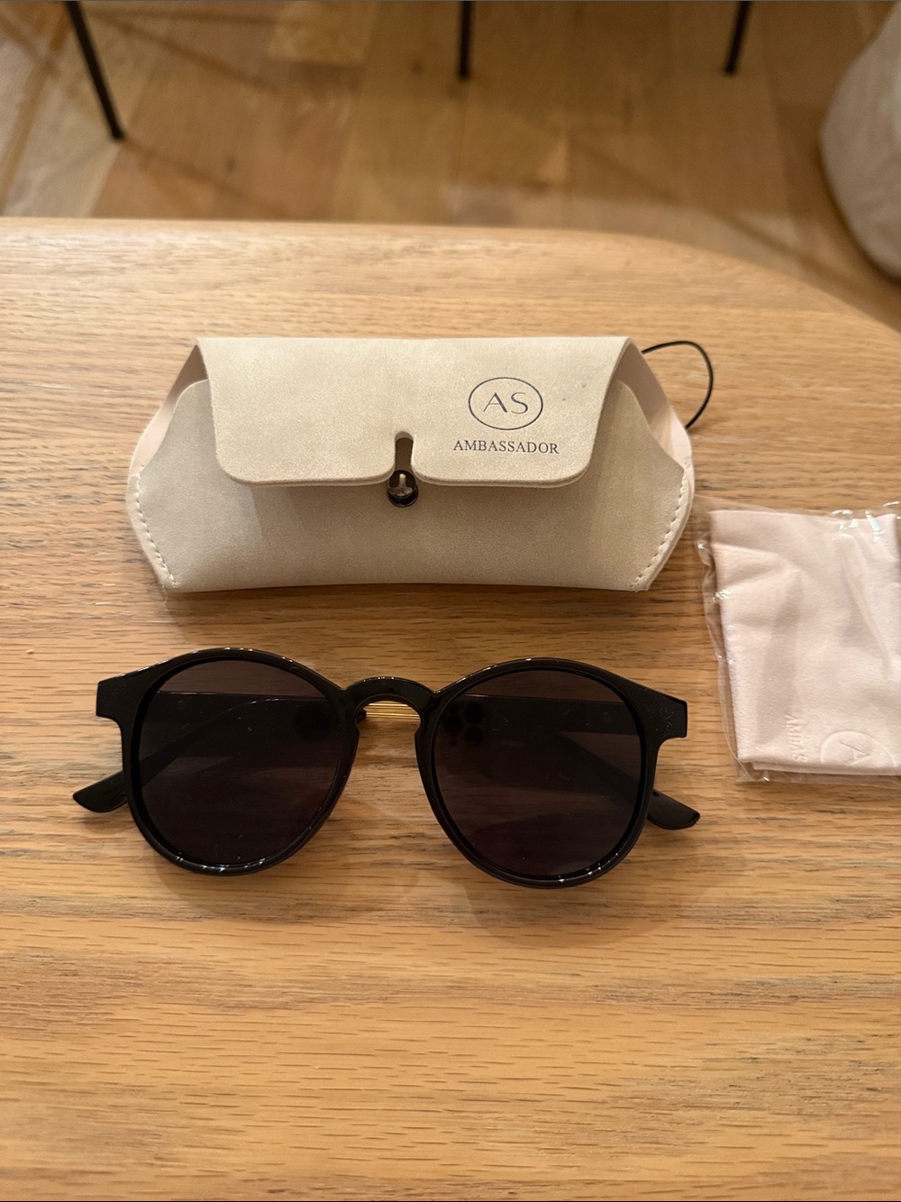 Ambassador Black Round Sunglasses with Case